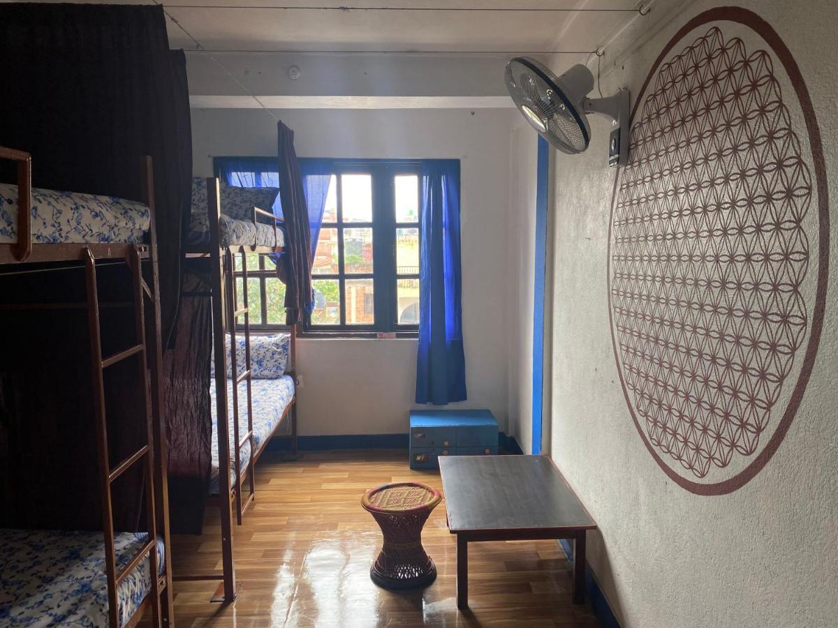 Planet Nomad Hostel Катманду Экстерьер фото